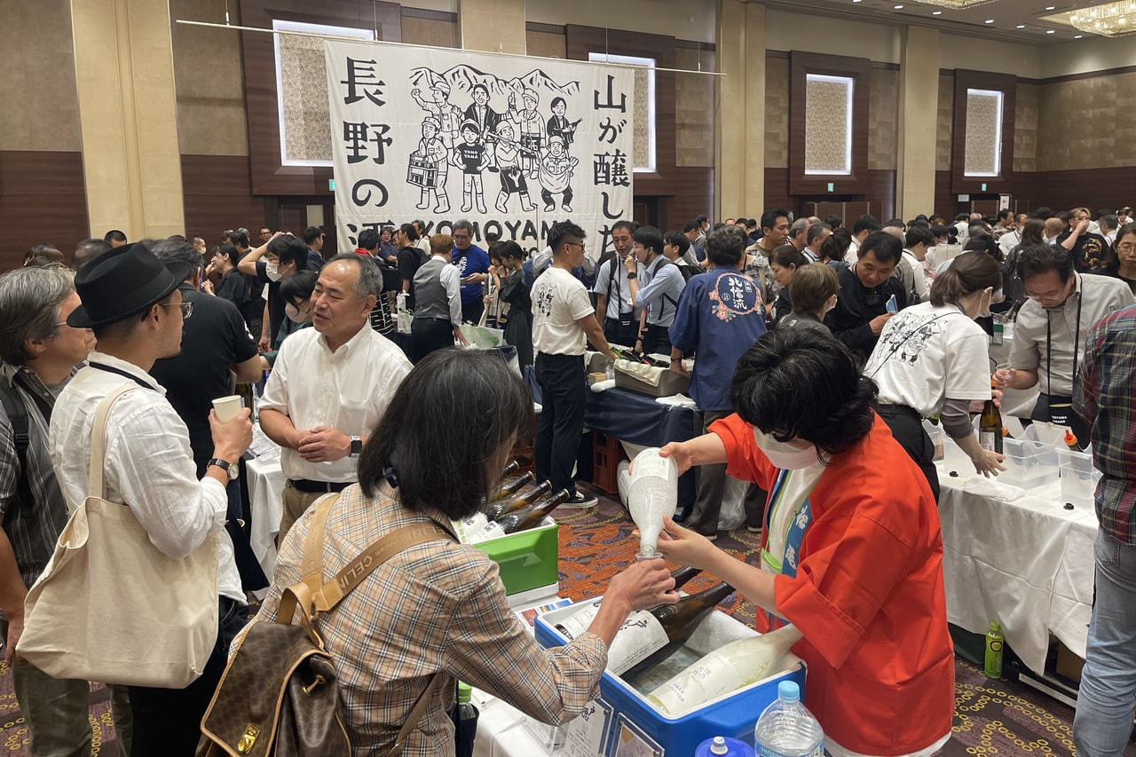 酒を利きながら、蔵人と語り合う至福　ー　YOMOYAMA NAGANO